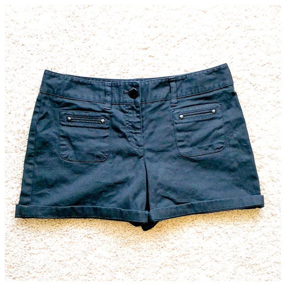 Ann Taylor Pants - ❤️Ann Taylor Black Low Rise Shorts 4 pockets❤️